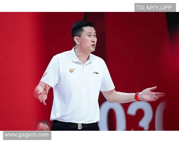 杜锋愤怒指责裁判不公胡明轩误罚引发赛场争议与反思