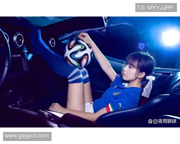 足球宝贝图展现青春活力与魅力,感受足球场上的激情与风采 足球宝贝图展现青春活力与魅力,感受足球场上的激情与风采